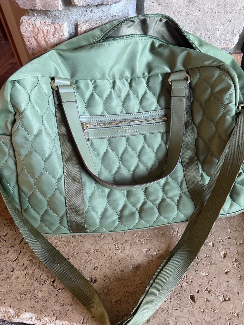 Sateen Olive Travel Weekender 18 in. Bag Removable Shoulder Strap trolly sleeve - Picture 7 of 7